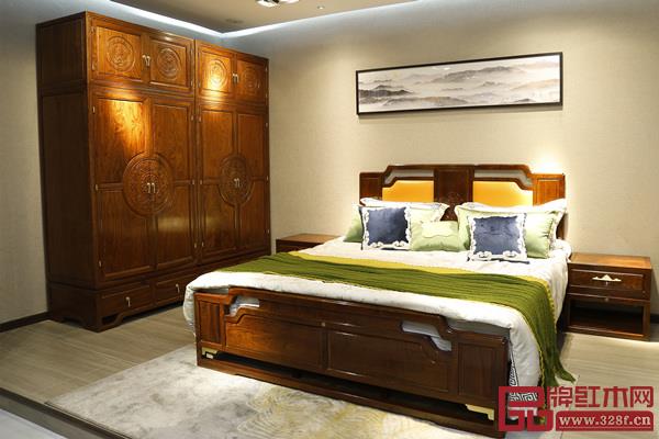 印巷森刻“喜上梅梢”系列中式人文家具?