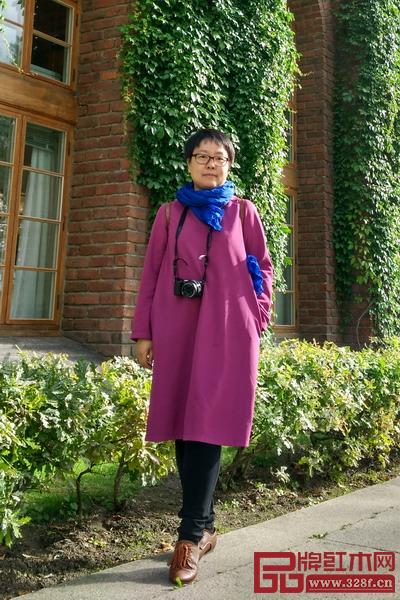 全聯(lián)民間文物藝術(shù)品商會(huì)藝術(shù)紅木家具專委會(huì)專家顧問(wèn)、華南農(nóng)業(yè)大學(xué)研究生導(dǎo)師郭瓊 全聯(lián)民間文物藝術(shù)品商會(huì)藝術(shù)紅木家具專委會(huì)專家顧問(wèn)、華南農(nóng)業(yè)大學(xué)研究生導(dǎo)師郭瓊