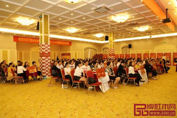 中信紅木2018年全國精英店長培訓會現(xiàn)場 中信紅木2018年全國精英店長培訓會現(xiàn)場