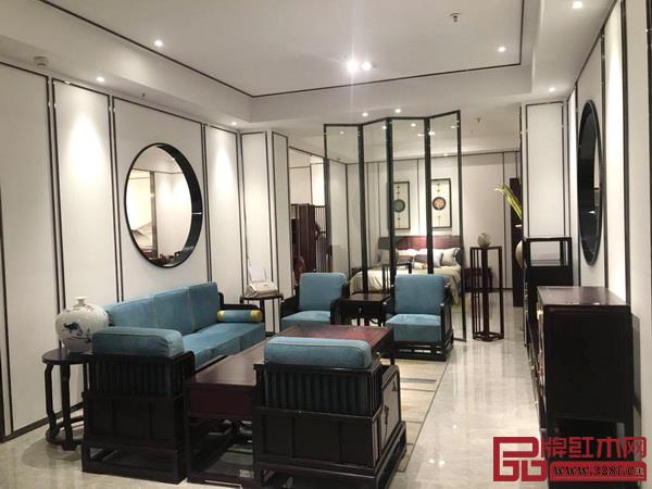 夢(mèng)響紅木首創(chuàng)以新明式的線條、簡(jiǎn)·空間落地 夢(mèng)響紅木首創(chuàng)以新明式的線條、簡(jiǎn)·空間落地