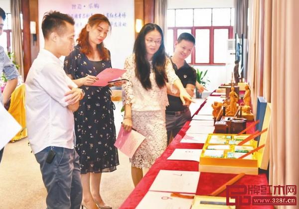 2018年中山市旅游商品創(chuàng)意設計大賽紅木專場暨首屆中國紅木特色小鎮(zhèn)旅游商品評選活動專家評審會 2018年中山市旅游商品創(chuàng)意設計大賽紅木專場暨首屆中國紅木特色小鎮(zhèn)旅游商品評選活動專家評審會