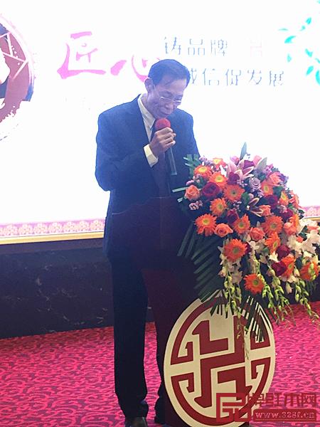 南海區(qū)紅木行業(yè)協(xié)會會長梁沛根發(fā)表講話 南海區(qū)紅木行業(yè)協(xié)會會長梁沛根發(fā)表講話
