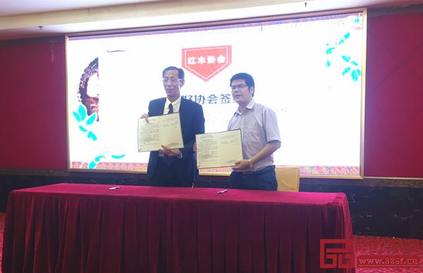 簽約儀式現(xiàn)場 簽約儀式現(xiàn)場