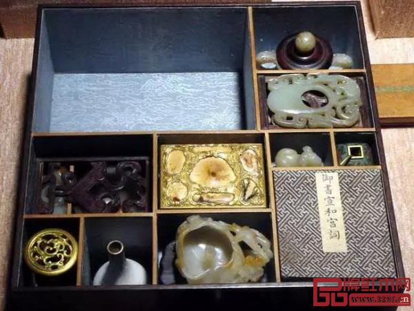 多寶格里收藏有各類珍品 多寶格里收藏有各類珍品