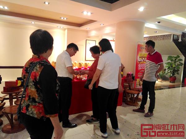 水雨軒國慶活動砸金蛋抽獎活動火熱進行中 水雨軒國慶活動砸金蛋抽獎活動火熱進行中