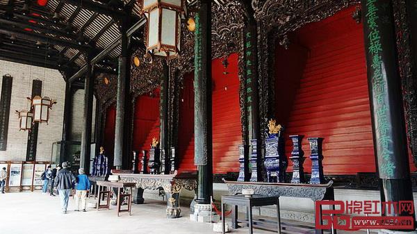 陳家祠內(nèi)景 陳家祠內(nèi)部有大量木質(zhì)建筑結(jié)構(gòu) 陳家祠內(nèi)景 陳家祠內(nèi)部有大量木質(zhì)建筑結(jié)構(gòu)