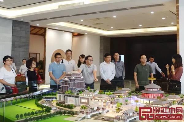 國家知識產(chǎn)權(quán)局專利復(fù)審委員會調(diào)研團(tuán)一行在紅博城參觀考察 國家知識產(chǎn)權(quán)局專利復(fù)審委員會調(diào)研團(tuán)一行在紅博城參觀考察