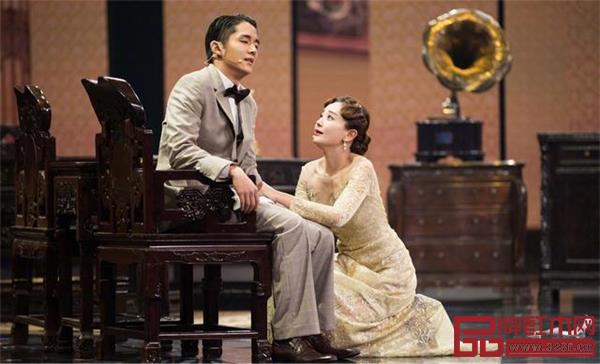 《演員的誕生》中出現(xiàn)紅木家具 《演員的誕生》中出現(xiàn)紅木家具