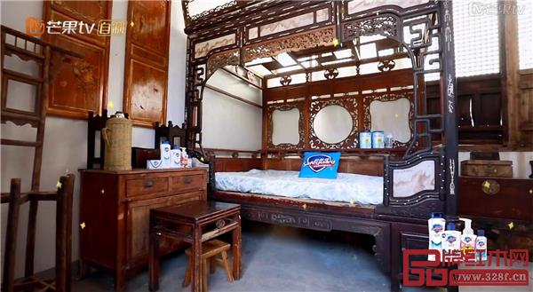 《爸爸去哪兒》嘉賓入住布滿紅木家具的房間 《爸爸去哪兒》嘉賓入住布滿紅木家具的房間