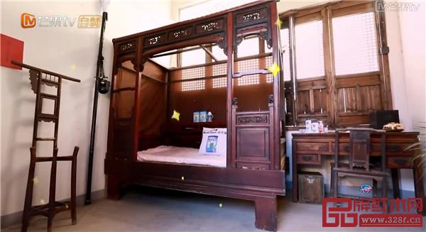 《爸爸去哪兒》嘉賓入住布滿紅木家具的房間 《爸爸去哪兒》嘉賓入住布滿紅木家具的房間