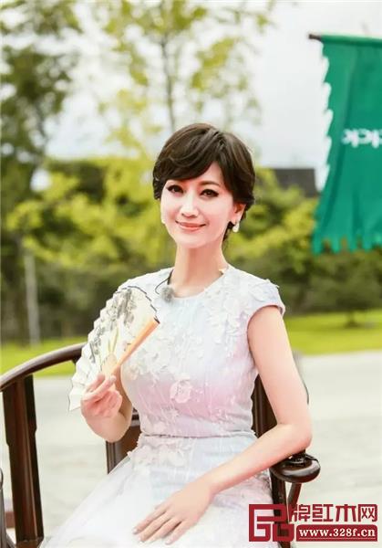 《我們來了》嘉賓落座紅木圈椅 《我們來了》嘉賓落座紅木圈椅