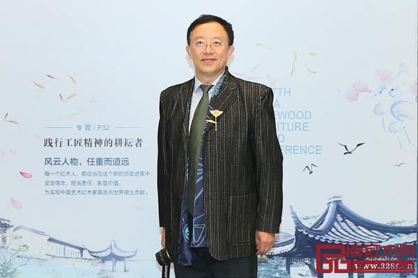 全聯(lián)民間文物藝術(shù)品商會(huì)藝術(shù)紅木家具專(zhuān)業(yè)委員會(huì)專(zhuān)家顧問(wèn)、華南農(nóng)業(yè)大學(xué)博士生導(dǎo)師李凱夫 全聯(lián)民間文物藝術(shù)品商會(huì)藝術(shù)紅木家具專(zhuān)業(yè)委員會(huì)專(zhuān)家顧問(wèn)、華南農(nóng)業(yè)大學(xué)博士生導(dǎo)師李凱夫