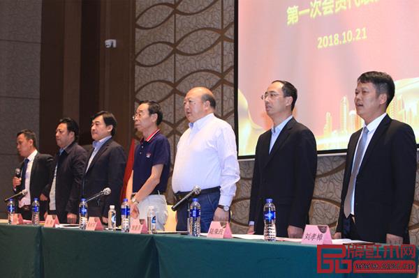 會議現(xiàn)場高朋滿座,眾多領(lǐng)導(dǎo)嘉賓共同出席見證 會議現(xiàn)場高朋滿座,眾多領(lǐng)導(dǎo)嘉賓共同出席見證