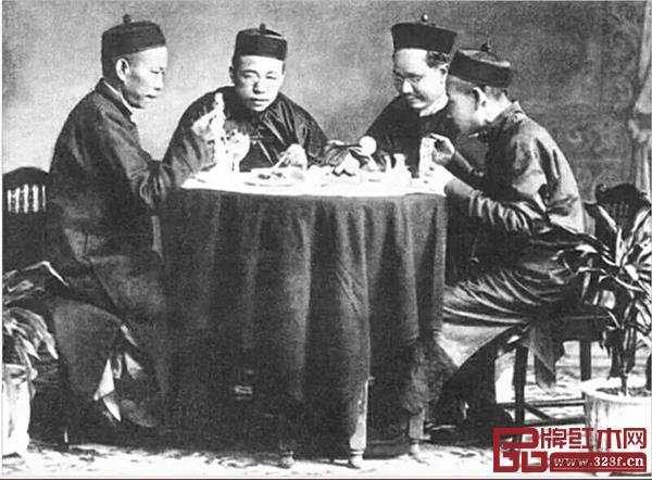 在清朝,廣州市民已經(jīng)有了“嘆”早茶的生活習(xí)慣 在清朝,廣州市民已經(jīng)有了“嘆”早茶的生活習(xí)慣