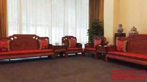 在“王健林直播首秀”中,紅木家具同臺(tái)亮相 在“王健林直播首秀”中,紅木家具同臺(tái)亮相