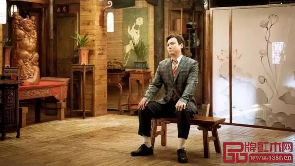 電影《西虹市首富》中也充滿了紅木家具情結(jié) 電影《西虹市首富》中也充滿了紅木家具情結(jié)