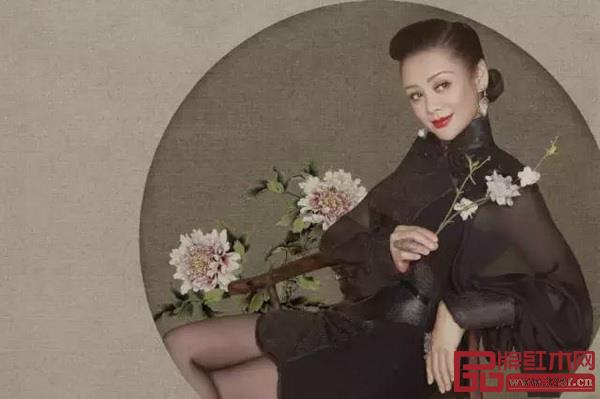 寧靜坐上紅木三角椅更顯魅力 寧靜坐上紅木三角椅更顯魅力