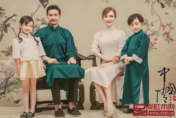 工筆畫全家福體現(xiàn)文雅氣質(zhì) 工筆畫全家福體現(xiàn)文雅氣質(zhì)