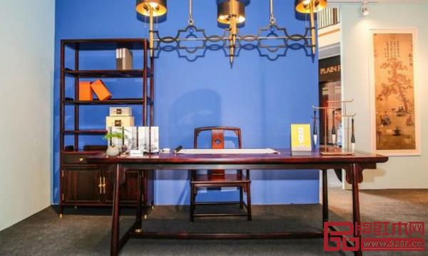 “盒子空間”展示的經(jīng)典紅木家具 “盒子空間”展示的經(jīng)典紅木家具