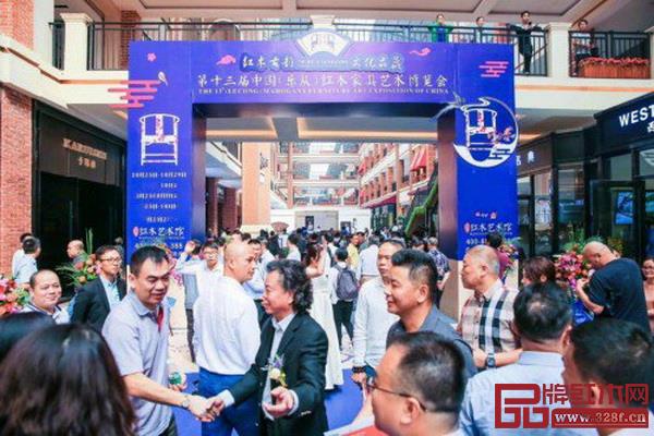 第十三屆中國(樂從)紅木家具展現(xiàn)場 第十三屆中國(樂從)紅木家具展現(xiàn)場