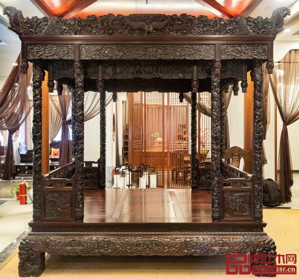 大成尚品——《光輝中華八柱龍床》 大成尚品——《光輝中華八柱龍床》