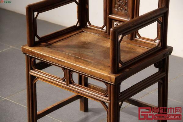 使用鏤雕技術(shù)的紅木家具 使用鏤雕技術(shù)的紅木家具