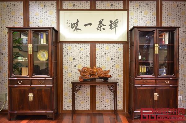 伍氏大觀園《老撾大紅酸枝圓角書柜》 伍氏大觀園《老撾大紅酸枝圓角書柜》