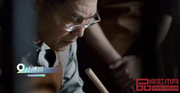 大涌紅木工匠、中國(大涌)紅木文化博覽城亮相中山新版的國際旅游形象宣傳短片 大涌紅木工匠、中國(大涌)紅木文化博覽城亮相中山新版的國際旅游形象宣傳短片