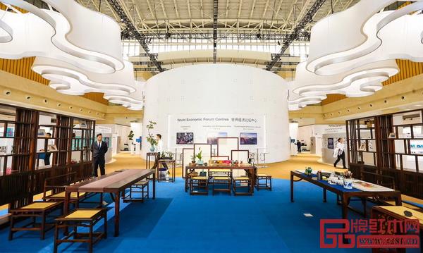 志成紅木《七碗茶臺(tái)》在2018夏季達(dá)沃斯論壇現(xiàn)場 志成紅木《七碗茶臺(tái)》在2018夏季達(dá)沃斯論壇現(xiàn)場