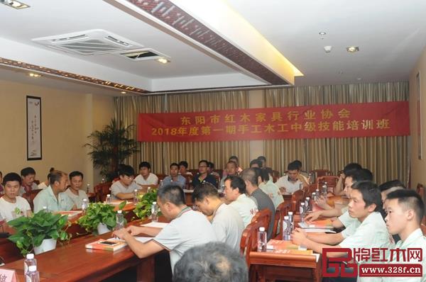 華廈·大不同匠人積極參加東陽市2018年度第一期手工木工中級培訓
