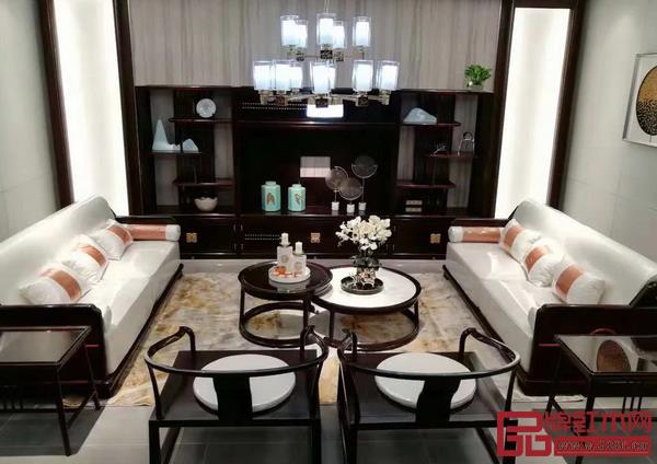 東成紅木“文宋”將時(shí)尚藝術(shù)與東方文化相結(jié)合,打造獨(dú)具一格的居室空間 東成紅木“文宋”將時(shí)尚藝術(shù)與東方文化相結(jié)合,打造獨(dú)具一格的居室空間