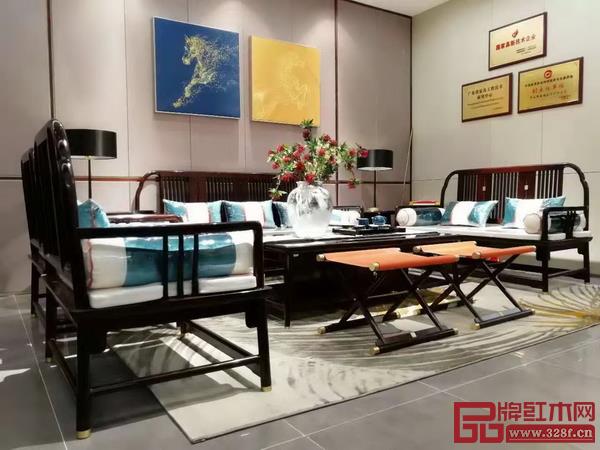 東成紅木“文宋”用更好的服務(wù)和產(chǎn)品,為熱愛生活的人打造一方彰顯生活美學(xué)的居家空間 東成紅木“文宋”用更好的服務(wù)和產(chǎn)品,為熱愛生活的人打造一方彰顯生活美學(xué)的居家空間