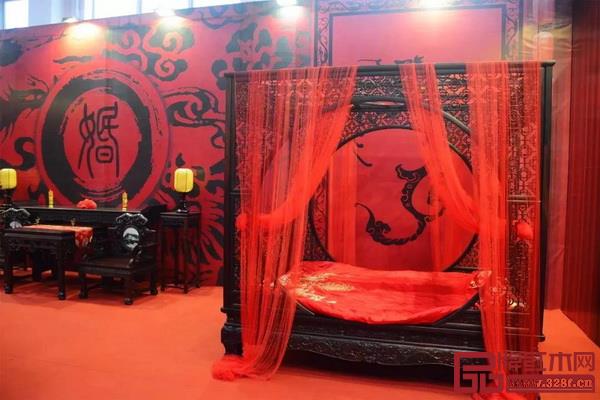 佛山紅木家具博覽會還原的傳統(tǒng)婚俗場景 佛山紅木家具博覽會還原的傳統(tǒng)婚俗場景