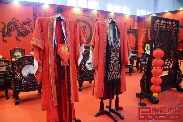 佛山紅木家具博覽會還原的傳統(tǒng)婚俗場景 佛山紅木家具博覽會還原的傳統(tǒng)婚俗場景