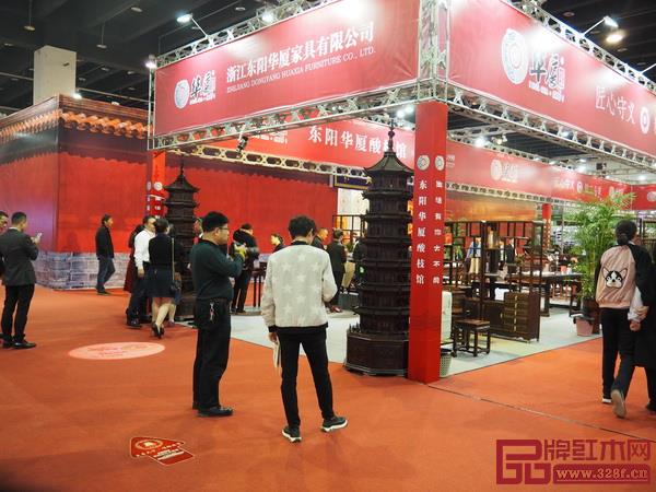 眾多紅木愛好者近距離感受華廈·大不同玲瓏寶塔 眾多紅木愛好者近距離感受華廈·大不同玲瓏寶塔