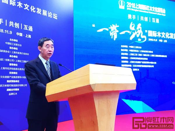 中國輕工聯(lián)合會秘書長杜同和上臺致辭 中國輕工聯(lián)合會秘書長杜同和上臺致辭