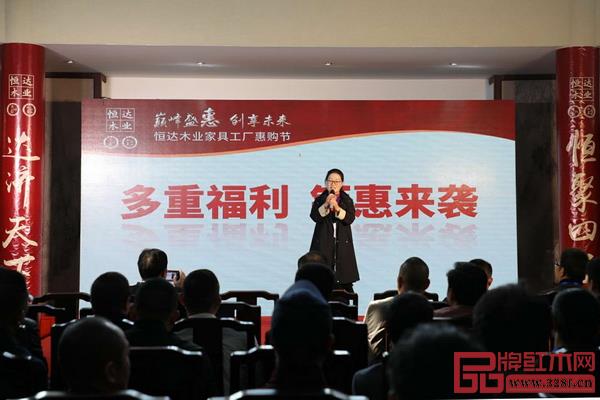 恒達(dá)木業(yè)銷售經(jīng)理金蘭現(xiàn)場發(fā)布優(yōu)惠訂貨政策 恒達(dá)木業(yè)銷售經(jīng)理金蘭現(xiàn)場發(fā)布優(yōu)惠訂貨政策