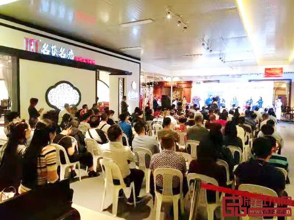  “魯藝集團紅木家居品牌戰(zhàn)略發(fā)展發(fā)布會暨第六屆紅博會分會場主題高峰論壇”活動現(xiàn)場