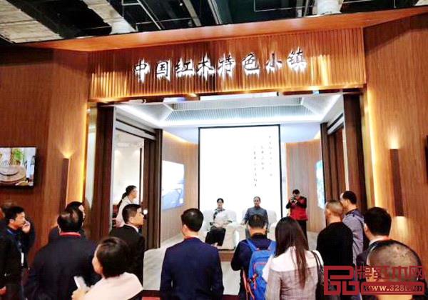 大涌展區(qū)榮獲組委會(huì)頒發(fā)的“紅頂杯”最佳展位獎(jiǎng) 大涌展區(qū)榮獲組委會(huì)頒發(fā)的“紅頂杯”最佳展位獎(jiǎng)