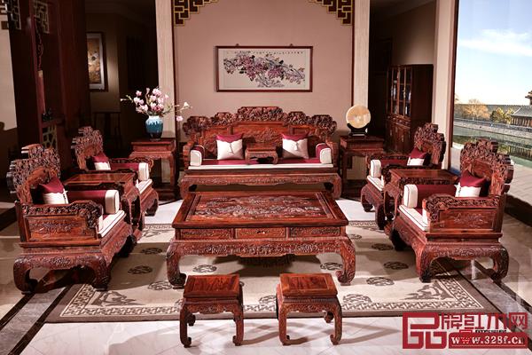 國方家居“中國工藝美術文化創(chuàng)意獎”獲獎作品《大紅酸枝碩果累累沙發(fā)》 國方家居“中國工藝美術文化創(chuàng)意獎”獲獎作品《大紅酸枝碩果累累沙發(fā)》