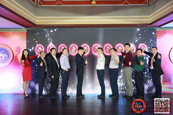 一眾領導嘉賓上臺共同見證廣東順德浙江商會成立大會啟動儀式 一眾領導嘉賓上臺共同見證廣東順德浙江商會成立大會啟動儀式