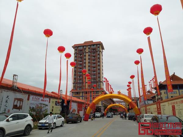 第六屆仙游紅博會(huì)現(xiàn)場(chǎng)氣氛熱烈 第六屆仙游紅博會(huì)現(xiàn)場(chǎng)氣氛熱烈