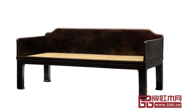 圖1_明末清初黃花梨獨圍板羅漢床，長202.5厘米、寬86.4厘米、高91厘米（香港蘇富比拍賣公司，2015年秋季）