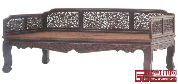  圖4_清早期黃花梨鸞鳳紋羅漢床，長214厘米、寬127厘米、高88.9厘米（選自楠?！ぐ嘴`安：《屏居佳器——十六至十七世紀中國家具》）