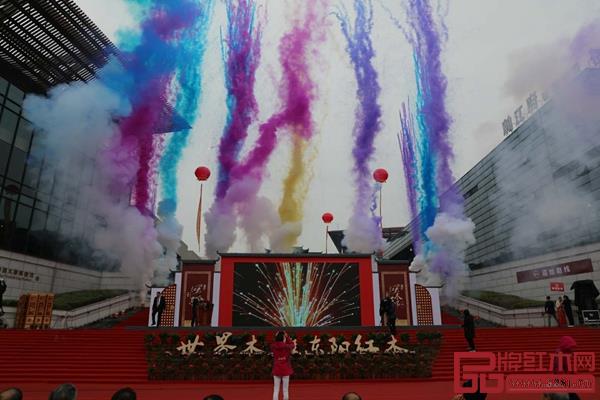 “世界木雕 東陽紅木”東博會的舉辦將為東陽木雕紅木產(chǎn)業(yè)及工藝美術(shù)文化產(chǎn)業(yè)發(fā)展提供更好平臺及更多機(jī)遇 “世界木雕 東陽紅木”東博會的舉辦將為東陽木雕紅木產(chǎn)業(yè)及工藝美術(shù)文化產(chǎn)業(yè)發(fā)展提供更好平臺及更多機(jī)遇