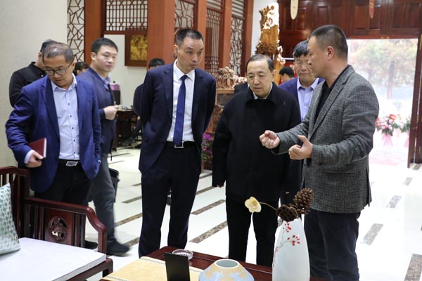 原人力資源和社會保障部副部長、黨組副書記楊志明蒞臨恒達(dá)木業(yè)總部參觀指導(dǎo)