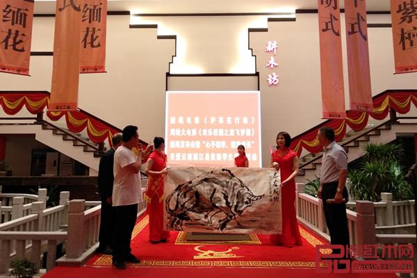 書畫作品現(xiàn)場(chǎng)拍賣,為愛心幫扶活動(dòng)捐贈(zèng)愛心? 書畫作品現(xiàn)場(chǎng)拍賣,為愛心幫扶活動(dòng)捐贈(zèng)愛心?