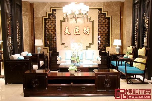 長匯紅木·檀薈刺猬紫檀硯黑色《如意沙發(fā)》與《清風(fēng)椅》組合展示 長匯紅木·檀薈刺猬紫檀硯黑色《如意沙發(fā)》與《清風(fēng)椅》組合展示