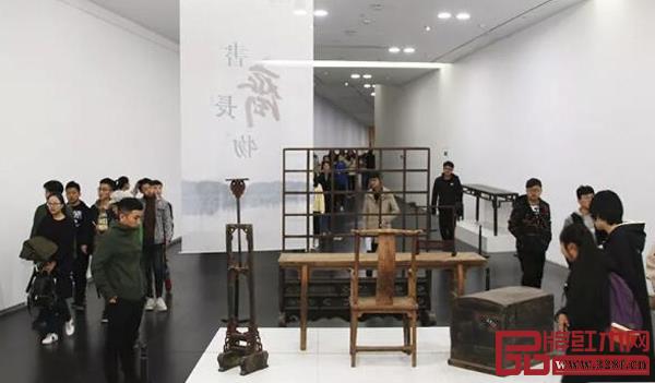 山西古典家具藝術(shù)巡展走進(jìn)太原,吸引了眾多市民、藝術(shù)愛(ài)好者及收藏家到場(chǎng)觀賞 山西古典家具藝術(shù)巡展走進(jìn)太原,吸引了眾多市民、藝術(shù)愛(ài)好者及收藏家到場(chǎng)觀賞