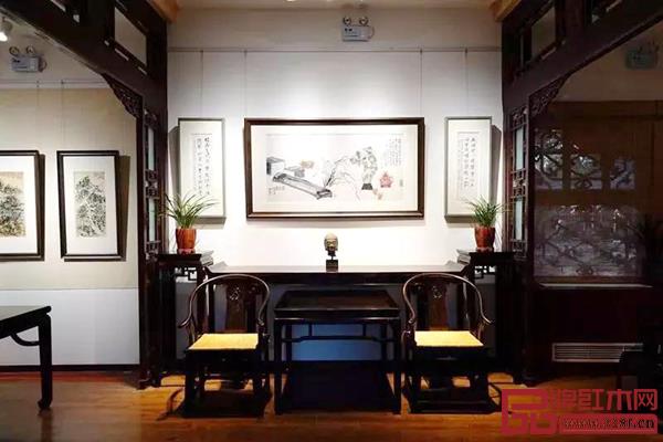 恭王府棣華軒文化空間擺放著豪盛紅木無(wú)償捐贈(zèng)的皇宮椅 恭王府棣華軒文化空間擺放著豪盛紅木無(wú)償捐贈(zèng)的皇宮椅